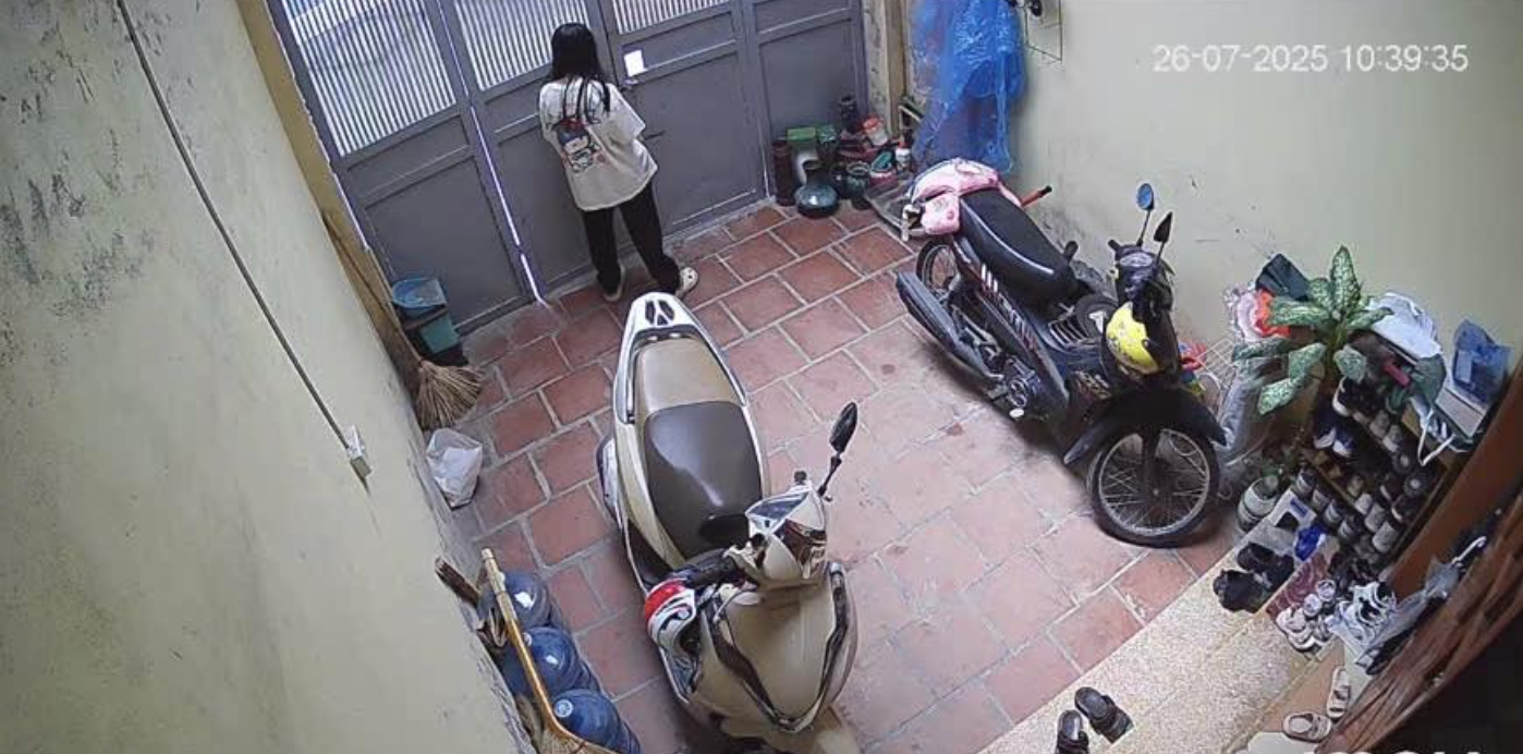 Bé gái 13 tuổi ở Hà Nội bỏ nhà đi sau khi bị bố mắng, gia đình khẩn thiết tìm kiếm- Ảnh 2.