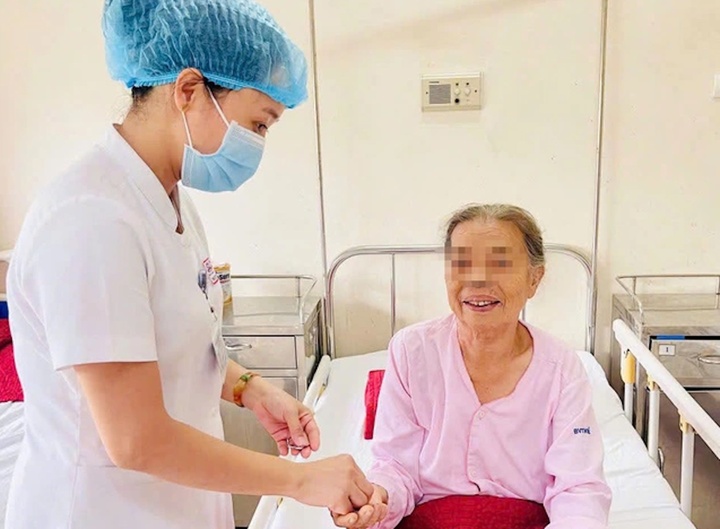 Thông tin mới nhất vụ 23 người nhập viện sau đám giỗ nghi do ngộ độc ở Huế- Ảnh 1.