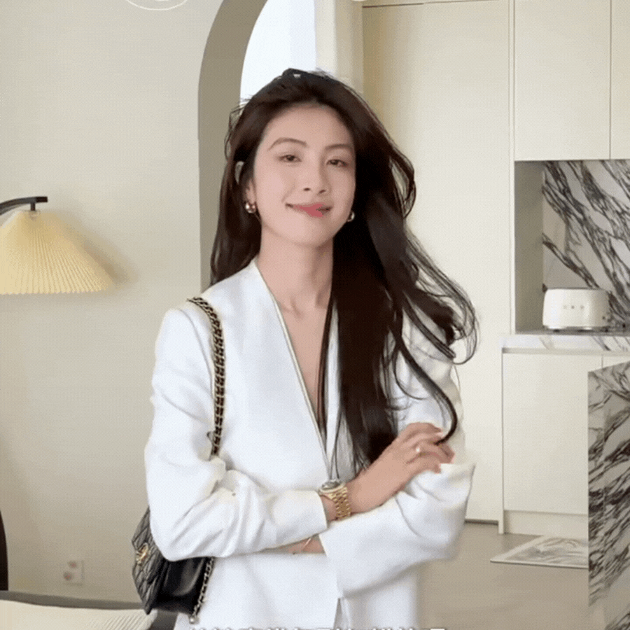 Chị em công sở mặc màu gì để dễ thăng tiến, được sếp trọng dụng?- Ảnh 1.