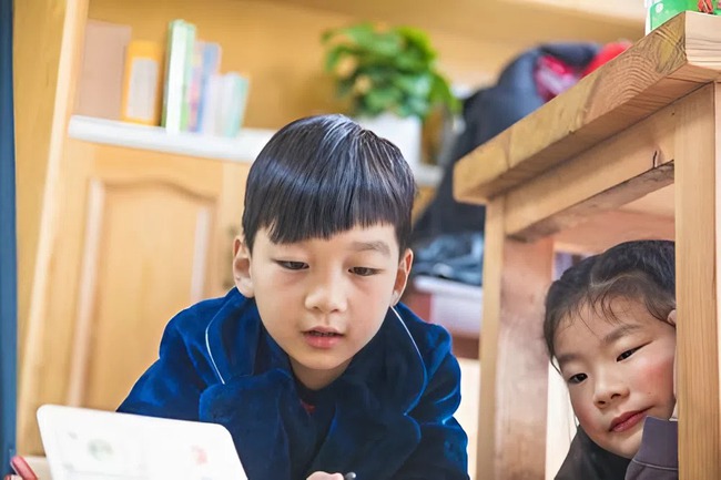 Theo dõi 12.000 trẻ em, Đại học Harvard phát hiện: Những em đi học ở kiểu trường mẫu giáo này sẽ thông minh hơn!- Ảnh 1.
