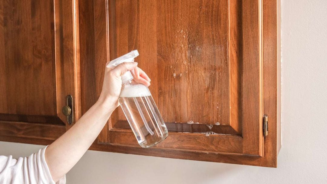5 mẹo dọn bếp thông minh của mẹ 50+, ai áp dụng cũng khen: Sạch bong, tiết kiệm, không cần chất tẩy rửa đắt tiền- Ảnh 5.