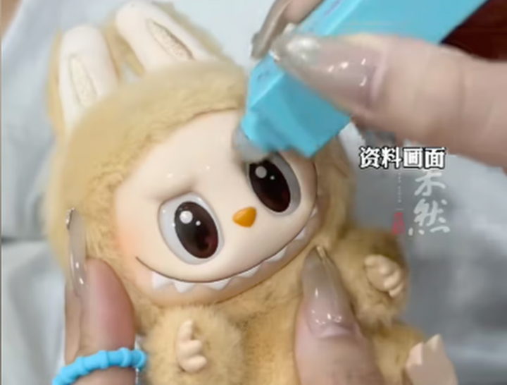 Nở rộ nghề 'bác sĩ' chuyên sửa Labubu- Ảnh 2. Nở rộ nghề 'bác sĩ' chuyên sửa Labubu- Ảnh 2.