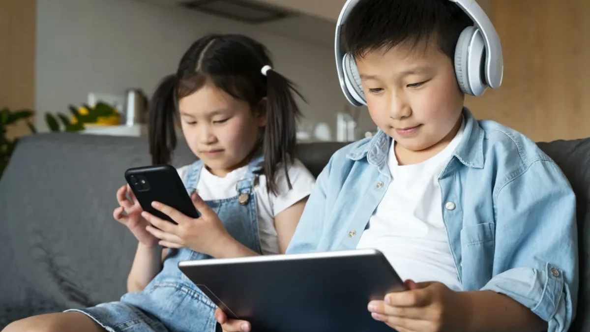 Chưa biết đọc nhưng điều khiển công nghệ "như thần": Trẻ con thời nay khiến Google cũng phải chiều- Ảnh 2.