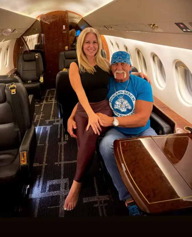 Huyền thoại Hulk Hogan qua đời để lại khối tài sản khủng, cuộc chiến thừa kế giữa vợ cũ, vợ mới và các con bùng nổ- Ảnh 1.