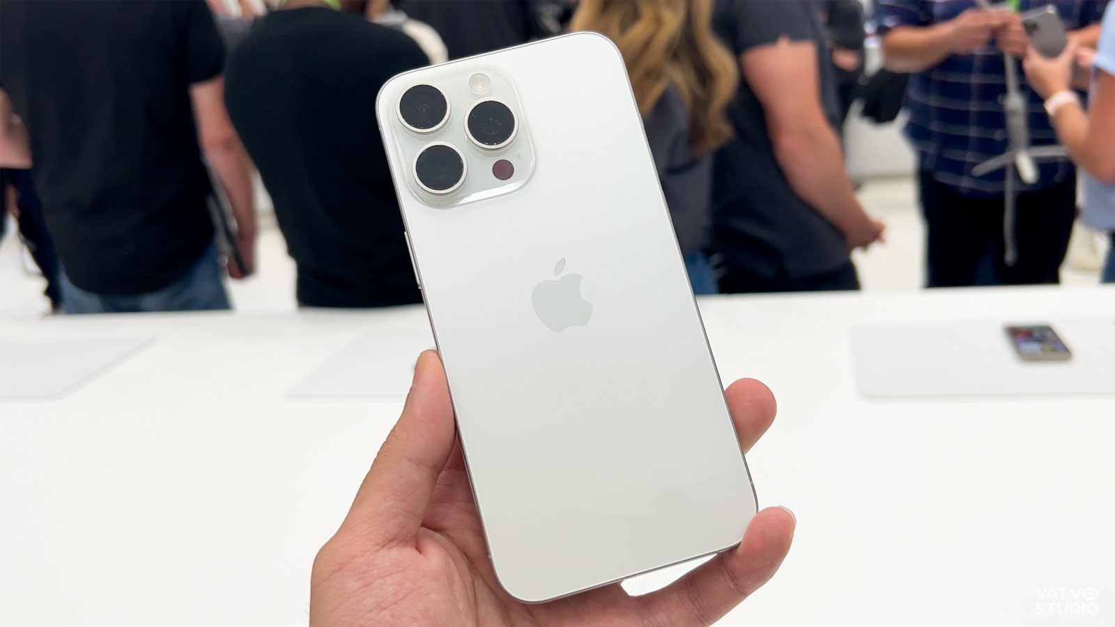 iPhone cũ tiếp tục giảm giá đậm, iPhone 15 Pro Max còn dưới 20 triệu đồng, nhiều mẫu hot chỉ từ 12 triệu đồng- Ảnh 1.