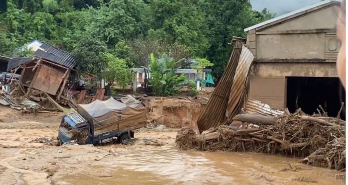 Lũ quét khiến 4 người chết và mất tích, nhiều nhà dân bị hư hỏng- Ảnh 1.