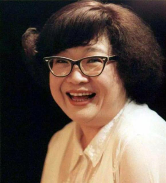 Mỹ nam đổi đời nhờ vợ quỳ gối cầu xin vai diễn, thành sao hạng A lại trả ơn bằng hành động không đáng mặt đàn ông- Ảnh 2. Mỹ nam đổi đời nhờ vợ quỳ gối cầu xin vai diễn, thành sao hạng A lại trả ơn bằng hành động không đáng mặt đàn ông- Ảnh 2.