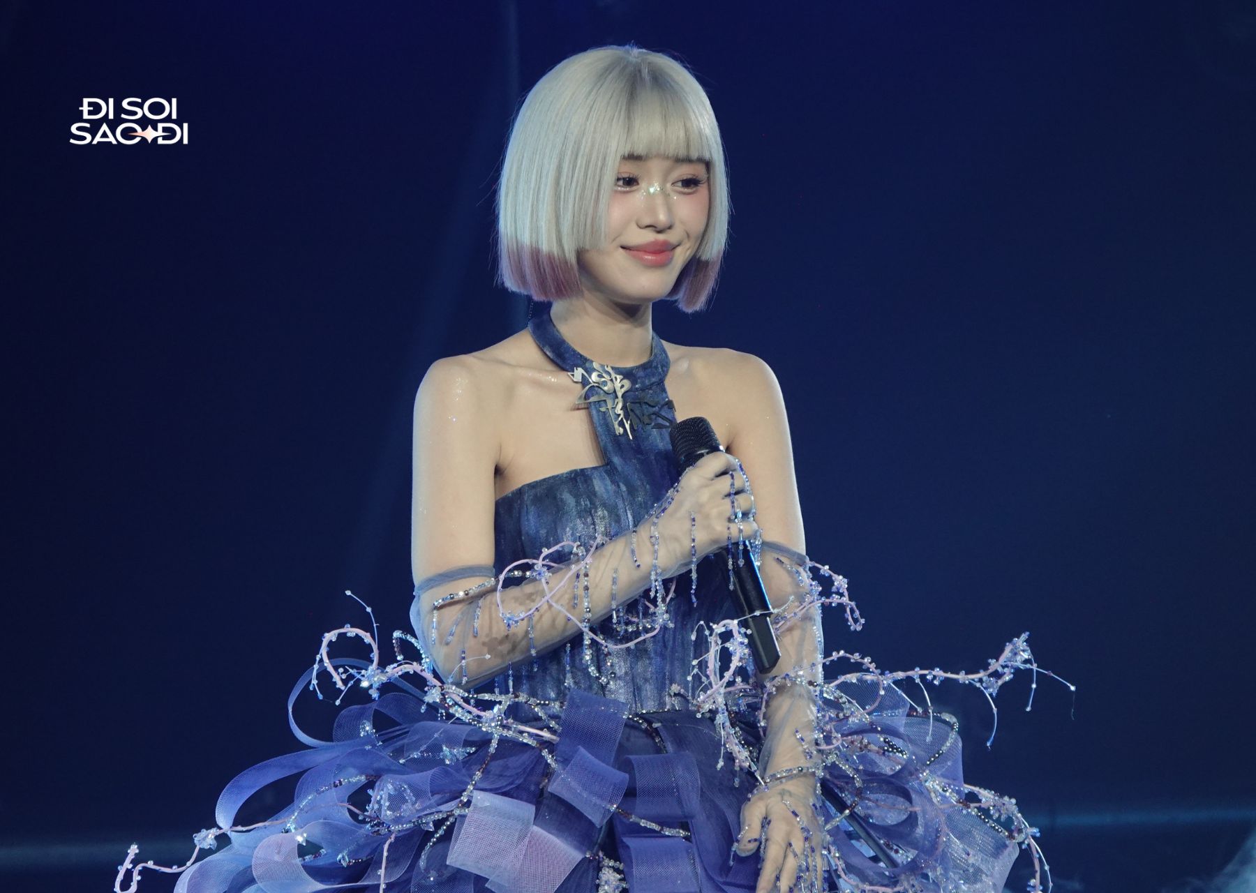 Em Xinh người Hàn bán 5 album có chữ ký, “nụ hôn” đặc biệt với giá 40 triệu đồng- Ảnh 1. Em Xinh người Hàn bán 5 album có chữ ký, “nụ hôn” đặc biệt với giá 40 triệu đồng- Ảnh 1.