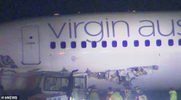 Kinh hoàng máy bay Boeing 737 bị "xé toạc" trên đường băng- Ảnh 2.