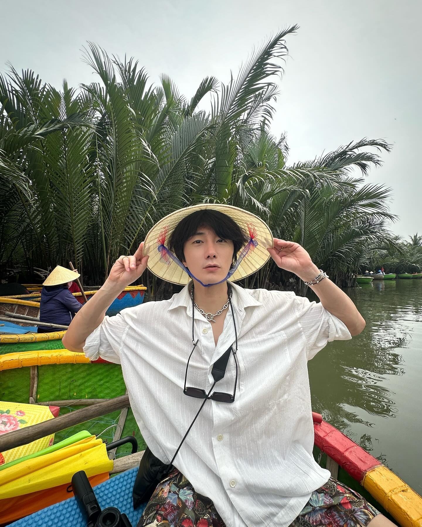 "Rể Việt" Jung Il Woo khởi hành đến TP.HCM, tóc tai lộn xộn mà sao "bảnh" quá trời!- Ảnh 9.