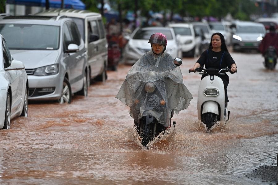 Xe máy điện đi vào đường ngập nước bị chết máy thì bảo hành kiểu gì: Trung Quốc có "quy tắc ngầm" thế này- Ảnh 4. Xe máy điện đi vào đường ngập nước bị chết máy thì bảo hành kiểu gì: Trung Quốc có "quy tắc ngầm" thế này- Ảnh 4.