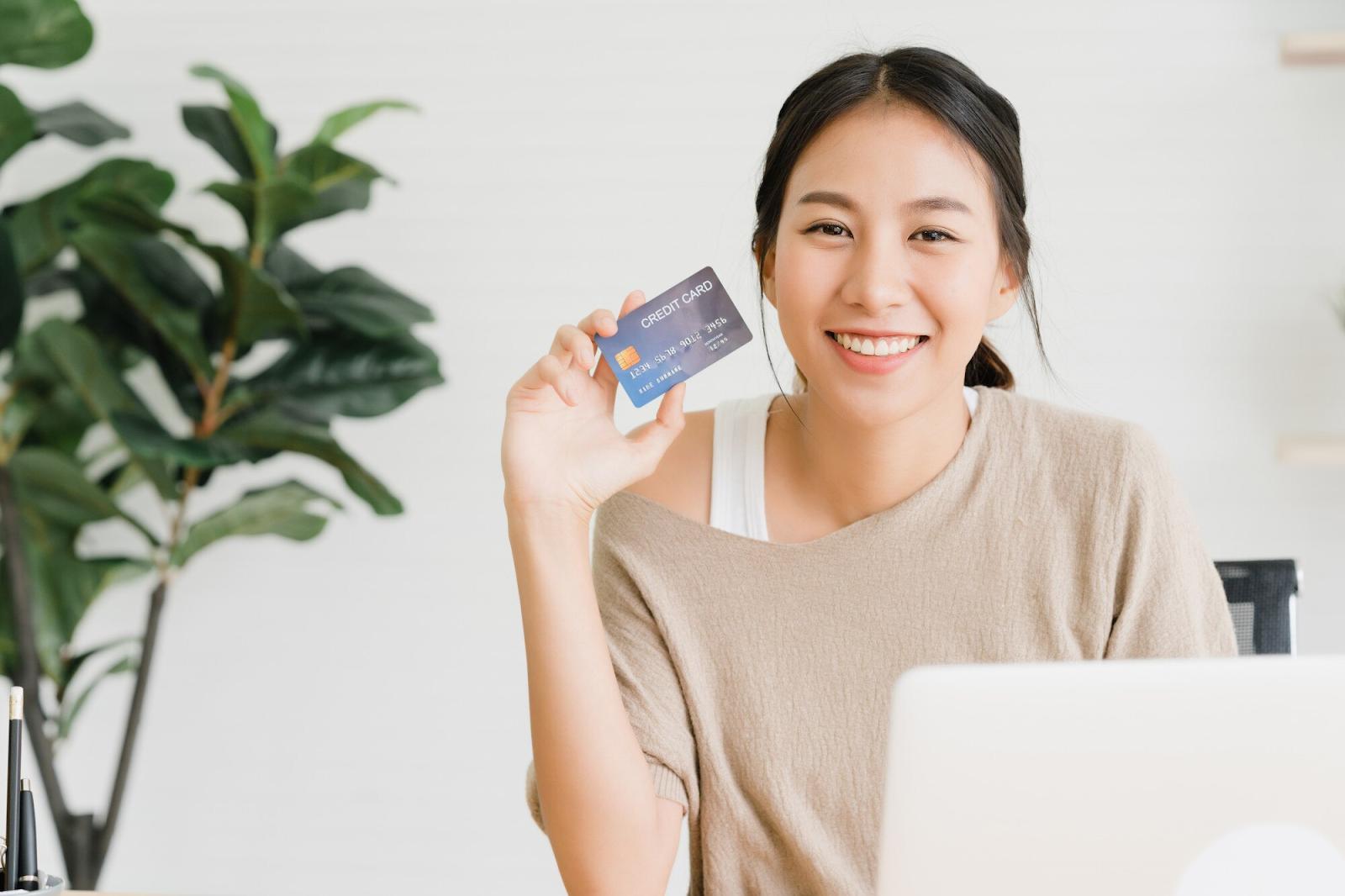 Thẻ tín dụng: Công cụ tài chính mua sắm hay cái bẫy nợ âm thầm giăng sẵn cho người trẻ?- Ảnh 4.