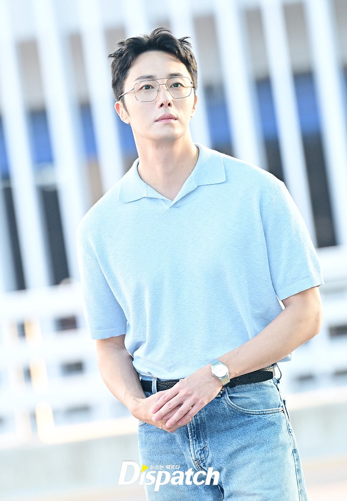 "Rể Việt" Jung Il Woo khởi hành đến TP.HCM, tóc tai lộn xộn mà sao "bảnh" quá trời!- Ảnh 3.