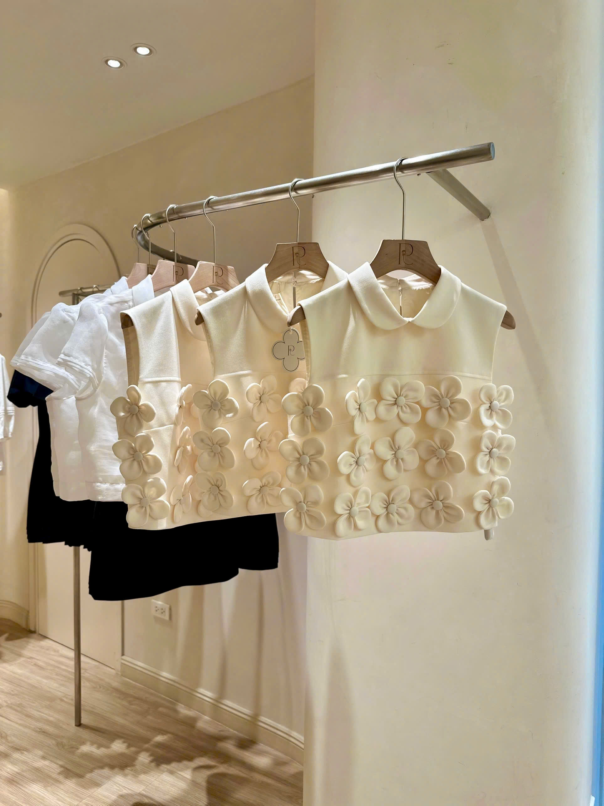 Mình phát hiện 4 local brand Việt bán váy áo điệu nức nở, giúp bạn mặc đẹp không trượt phát nào- Ảnh 11.