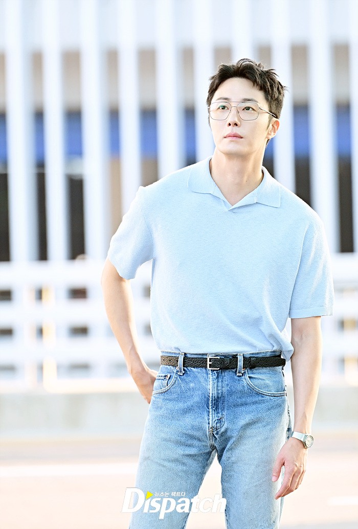 "Rể Việt" Jung Il Woo khởi hành đến TP.HCM, tóc tai lộn xộn mà sao "bảnh" quá trời!- Ảnh 4.