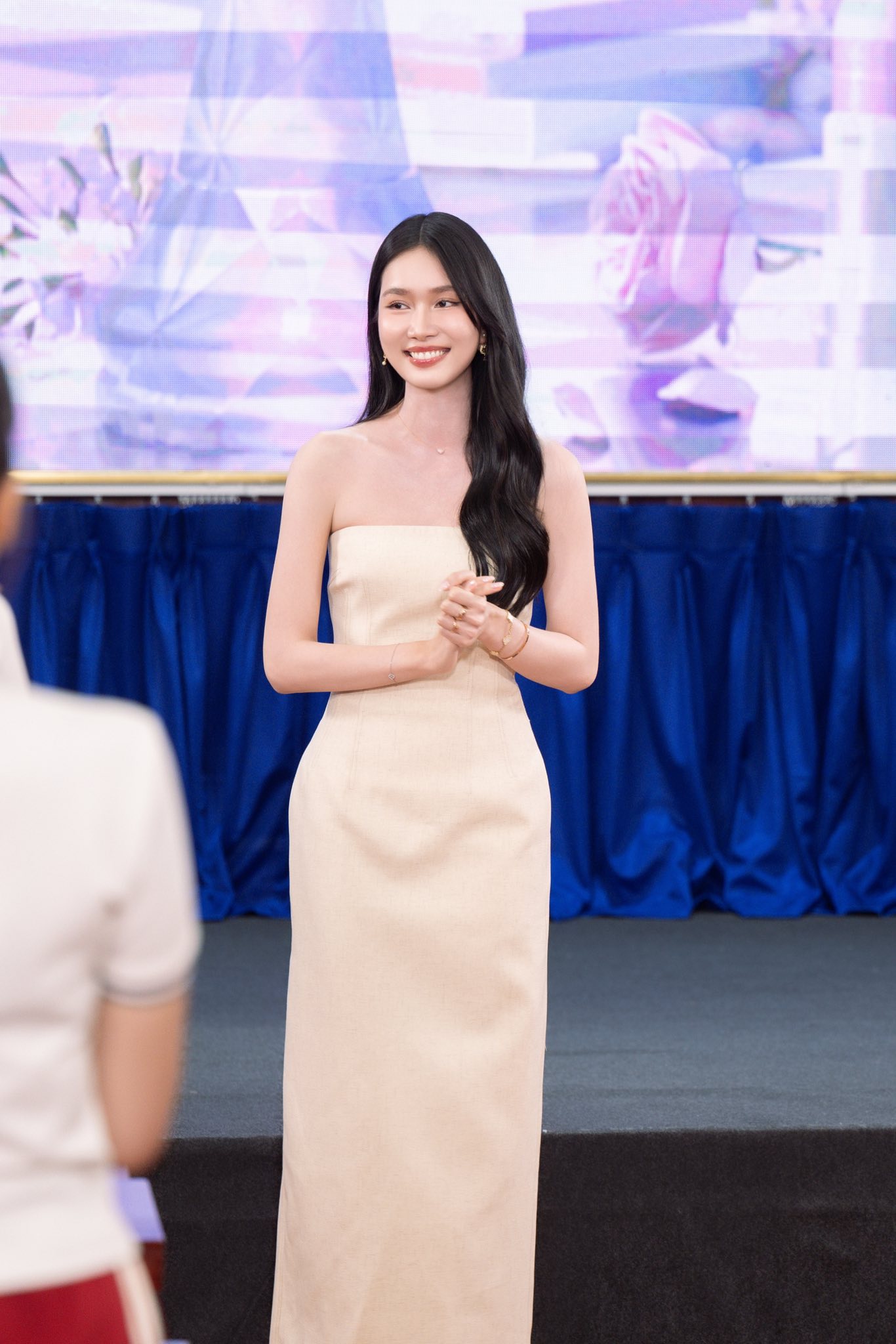 Nàng Hậu sở hữu học vấn đỉnh nhất nhì showbiz Việt làm giảng viên tại ĐH RMIT, netizen hào hứng check series TikTok 