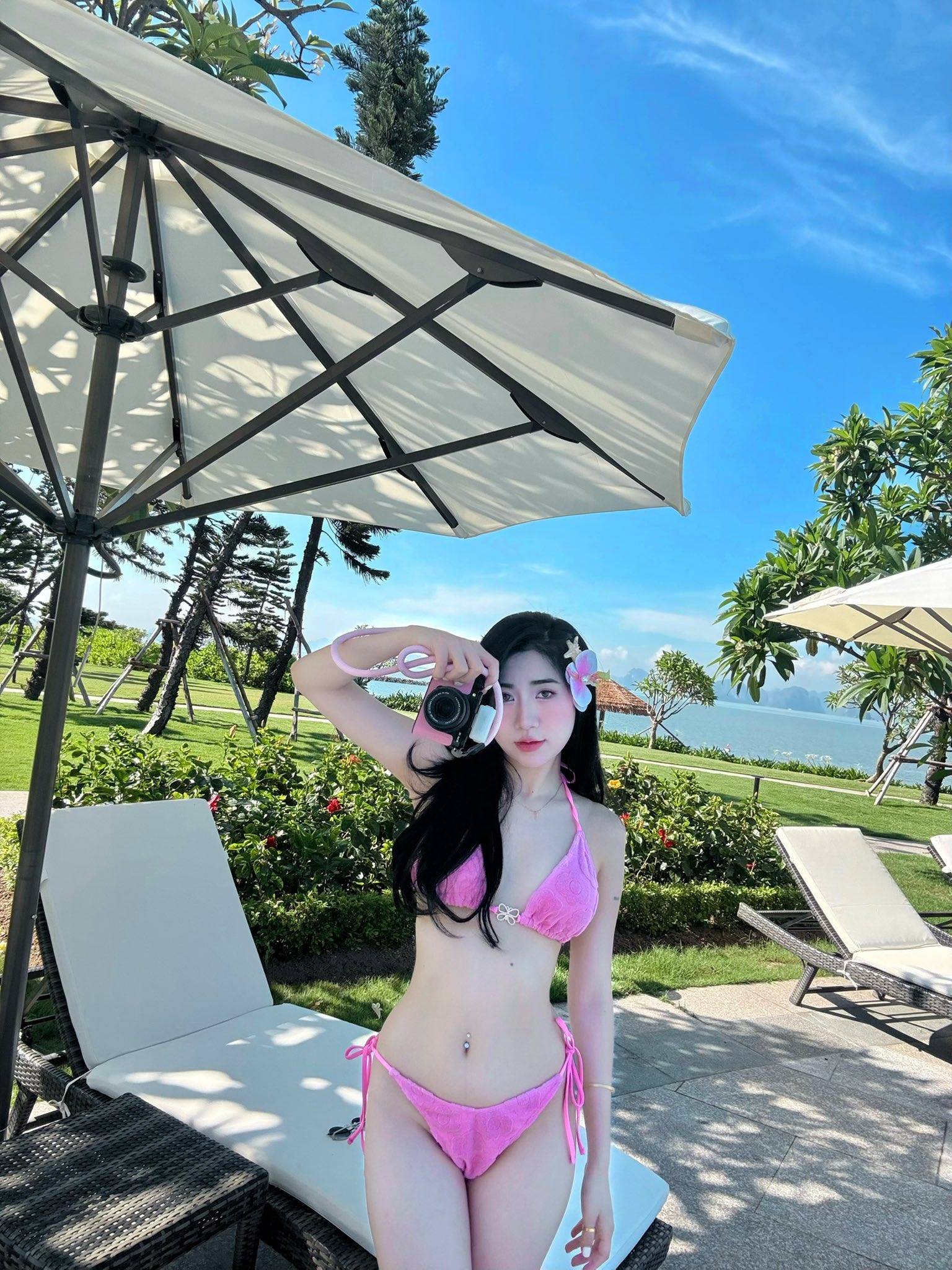 Em gái hot nhất làng bóng đá diện bikini nóng bỏng, khoe visual cực phẩm khiến dân mạng 
