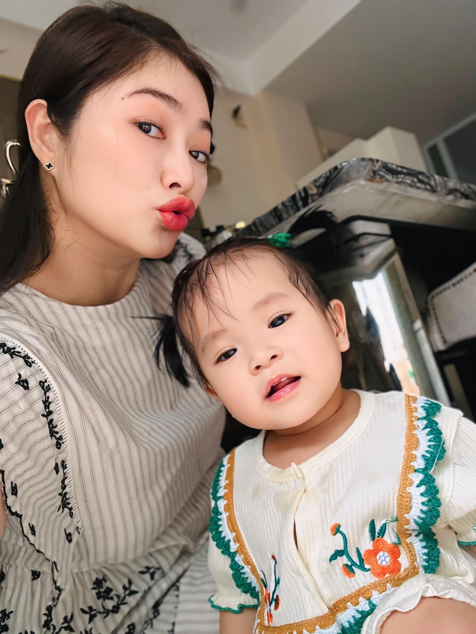 Thanh Trúc hé lộ nguyên tắc nuôi con độc lạ: Không ru con ngủ, mẹ ăn gì con ăn nấy- Ảnh 4. Thanh Trúc hé lộ nguyên tắc nuôi con độc lạ: Không ru con ngủ, mẹ ăn gì con ăn nấy- Ảnh 4.