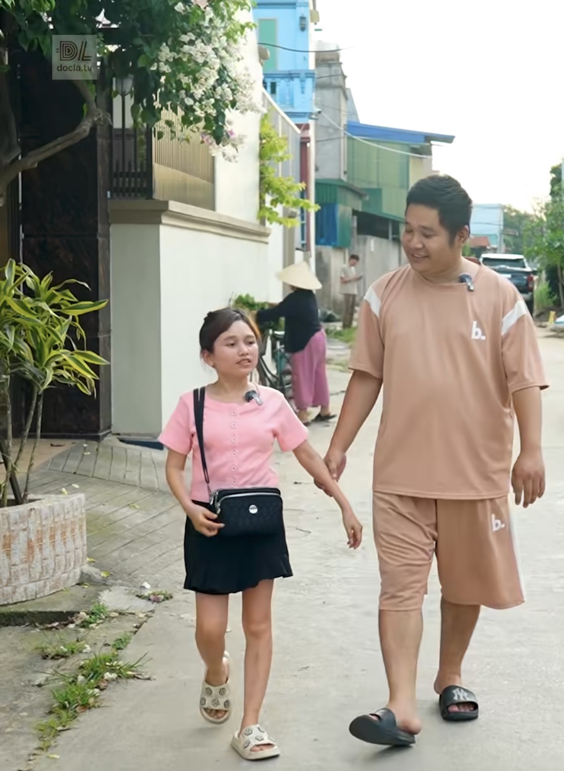 Cô gái cao 1m26 “cưa đổ” chàng trai 1m63 ở Bắc Ninh: Cuộc sống thay đổi bất ngờ- Ảnh 1.