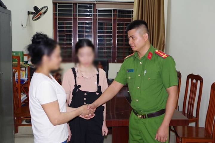 Nhiều cô gái trẻ bị thao túng tâm lý, ép vào nhà nghỉ, tự trói tay chân- Ảnh 2.