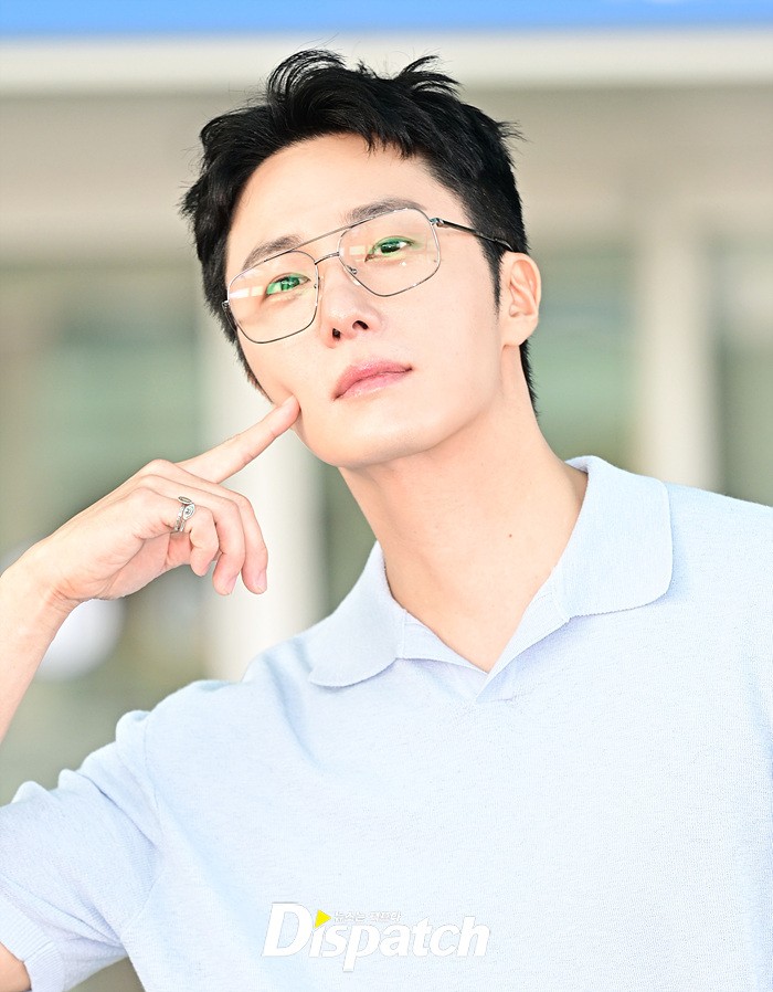 "Rể Việt" Jung Il Woo khởi hành đến TP.HCM, tóc tai lộn xộn mà sao "bảnh" quá trời!- Ảnh 8.