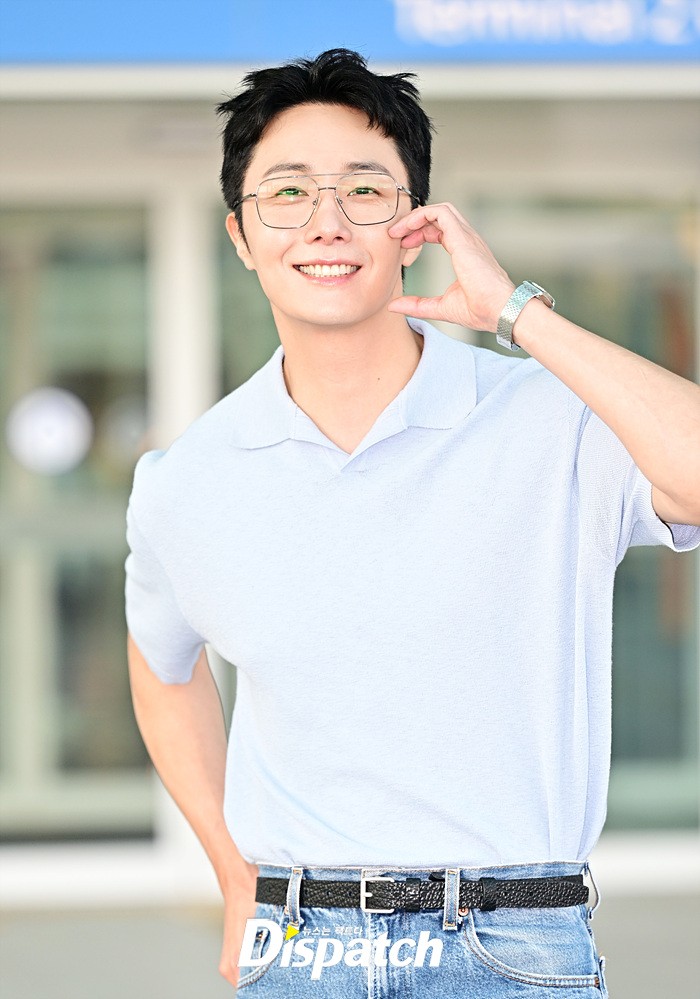 "Rể Việt" Jung Il Woo khởi hành đến TP.HCM, tóc tai lộn xộn mà sao "bảnh" quá trời!- Ảnh 7.