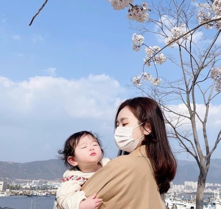 Nh&agrave; c&oacute; "b&igrave;nh rượu mơ": Nu&ocirc;i con g&aacute;i kh&ocirc;ng chỉ l&agrave; x&uacute;ng x&iacute;nh v&aacute;y hoa, bố mẹ h&atilde;y dạy con điều n&agrave;y ngay từ khi con c&ograve;n nhỏ- Ảnh 1.