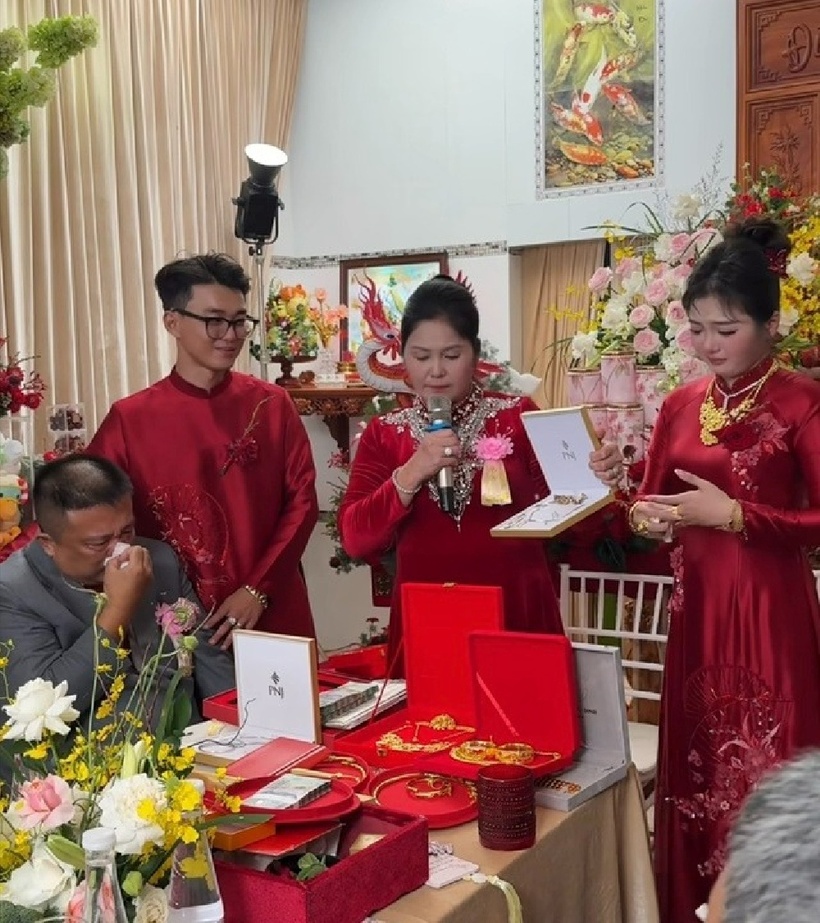 2 cô dâu 10x khiến MXH bùng nổ: Hồi môn toàn tiền với vàng, cưới xong "vỡ mộng" vì toàn phải... làm chủ- Ảnh 3.