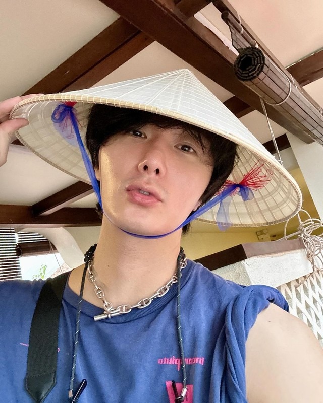"Rể Việt" Jung Il Woo khởi hành đến TP.HCM, tóc tai lộn xộn mà sao "bảnh" quá trời!- Ảnh 10.