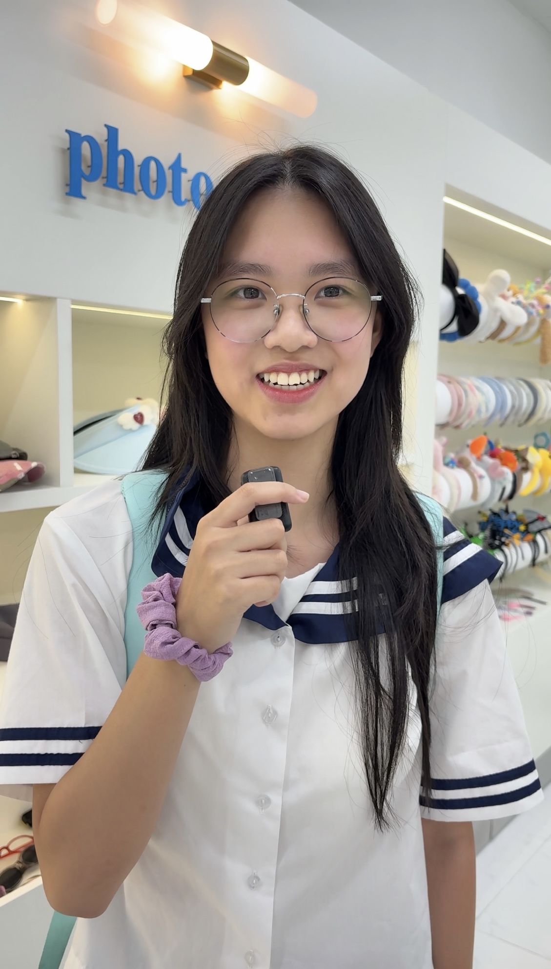 CLIP Đông nghịt học sinh cấp 2, cấp 3 kéo đến tiệm photobooth sau giờ học: “Người không chụp, không hiểu được đâu”- Ảnh 6.