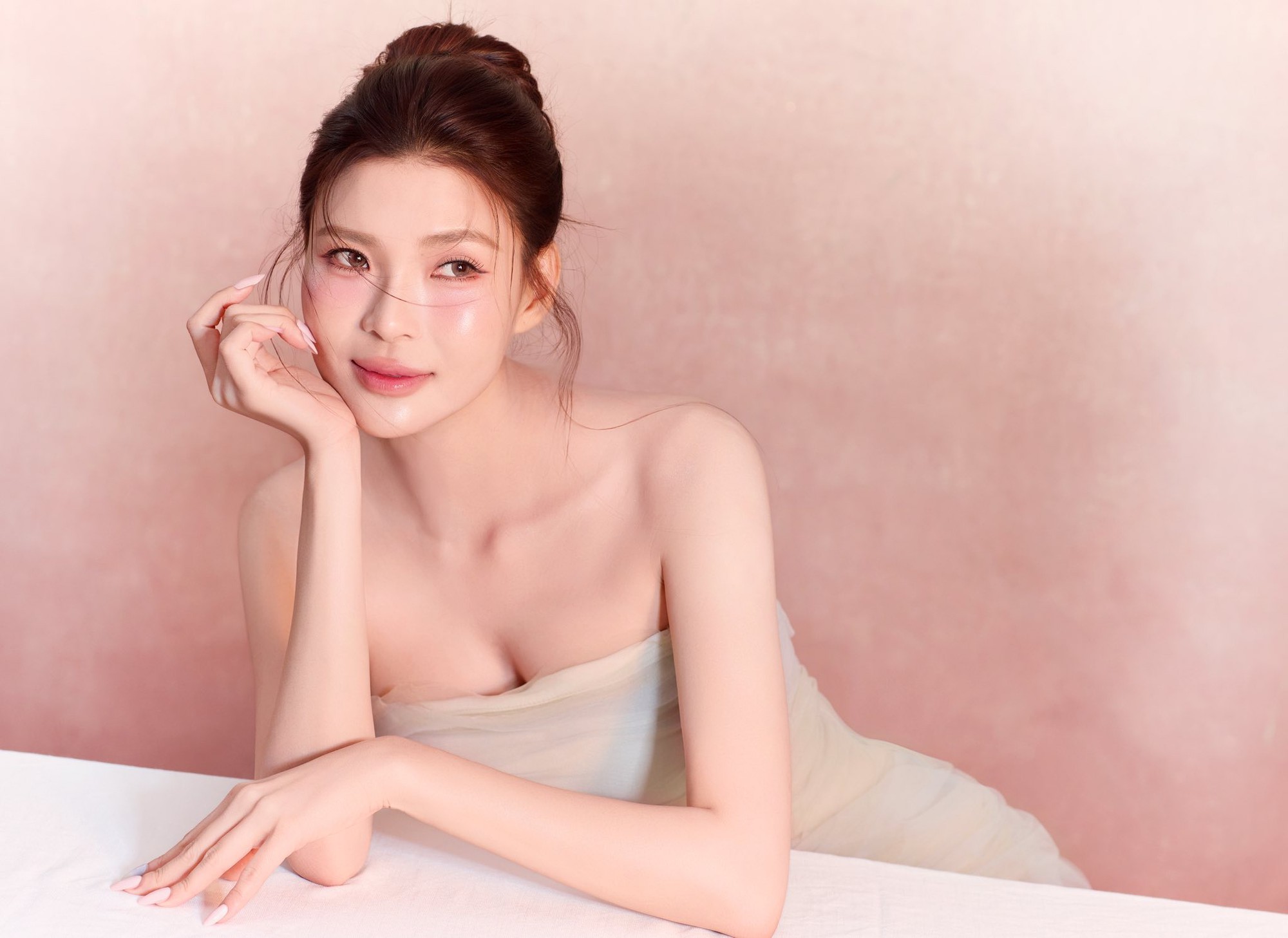Jun Vũ khoe lưng trần gây sốt, quay lại càng khiến dân tình ngỡ ngàng: Nâng ngực thăng hạng visual, nhiều mỹ nhân sau sinh cũng làm và chưa từng hối hận- Ảnh 7.