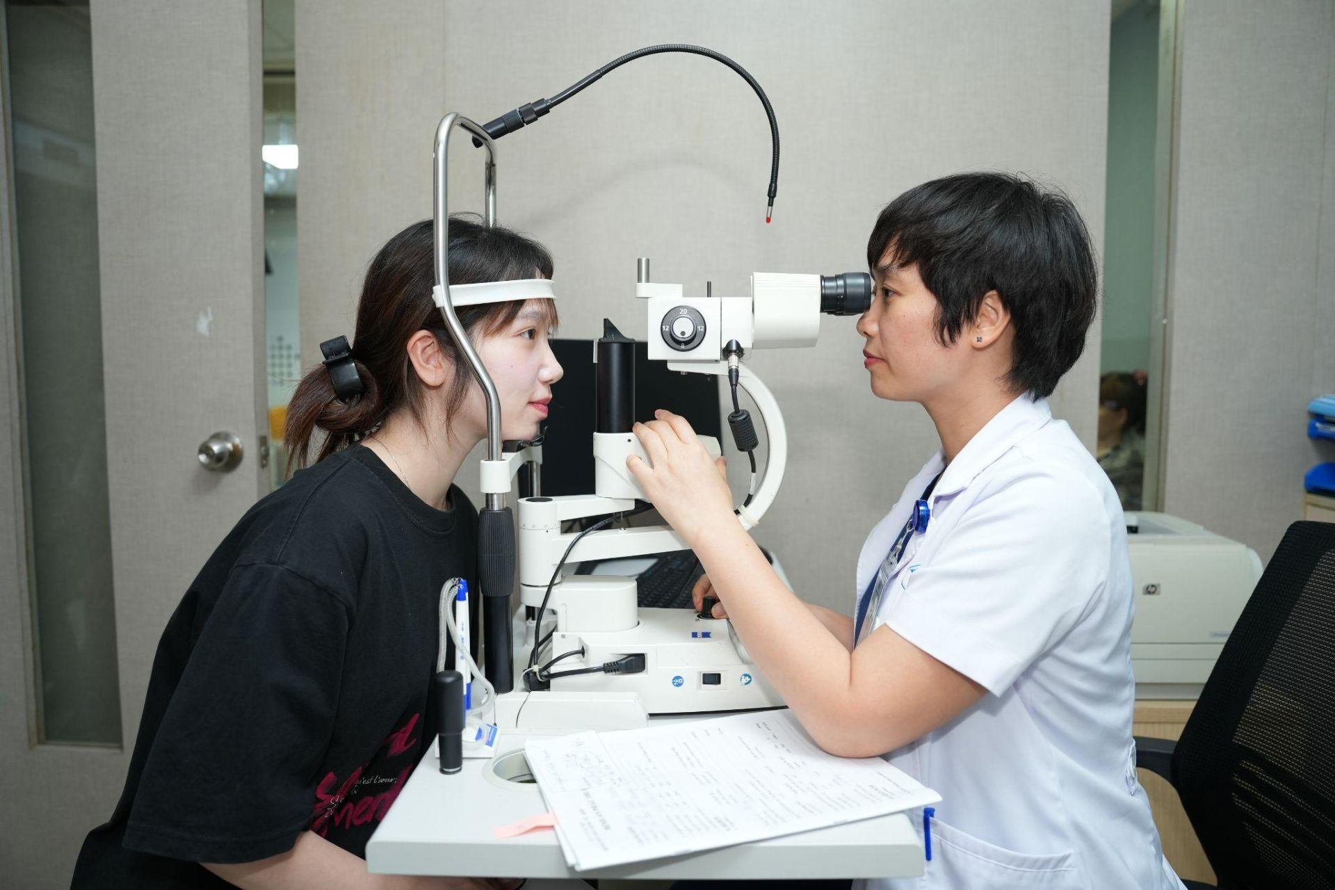 Mổ cận thị: Cứ chọn công nghệ đắt nhất là tốt nhất? Chuyên gia chỉ rõ sự thật khiến nhiều người bất ngờ- Ảnh 2.