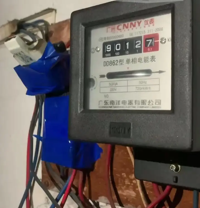 Chủ nhà âm thầm đấu nối điện, công nhân nghèo trả oan hơn 360 triệu đồng trong suốt 9 năm: "Tôi chỉ đền 54 triệu đồng"- Ảnh 2.