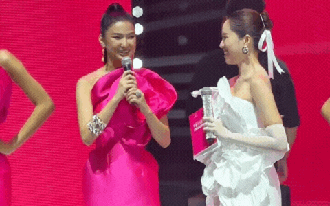 Bị mắng thẳng mặt ở Vietnam's Next Top Model, Nàng Mơ có cách đáp trả không ai ngờ tới!- Ảnh 2.