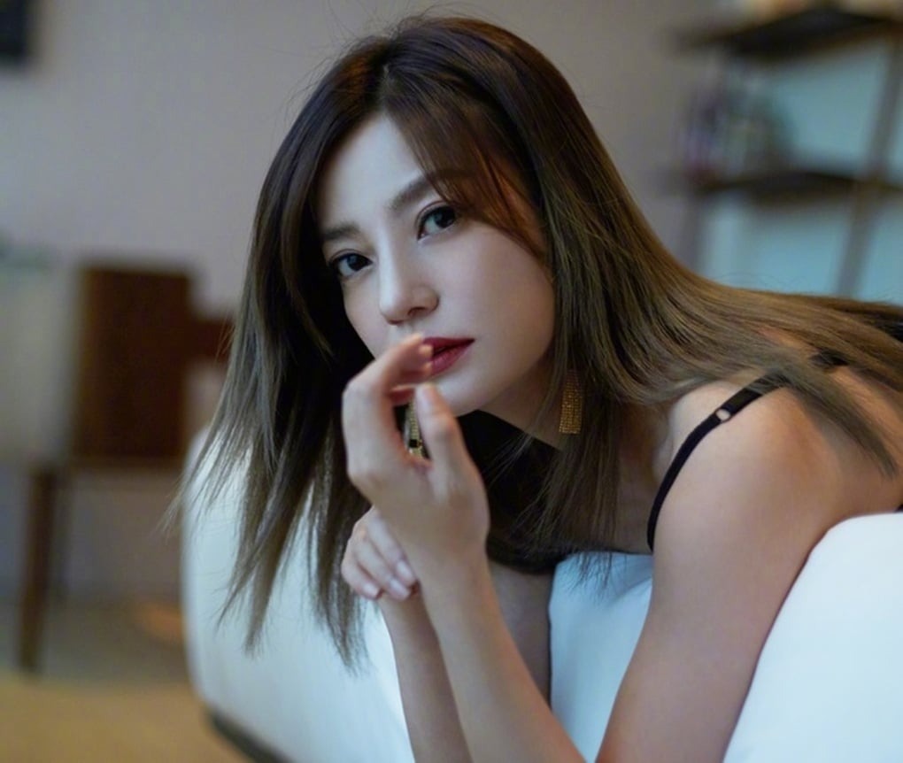 Triệu Vy đường cùng rồi: Tiêu sạch 1.900 tỷ, giờ nợ 51 triệu cũng không có tiền trả?- Ảnh 1.