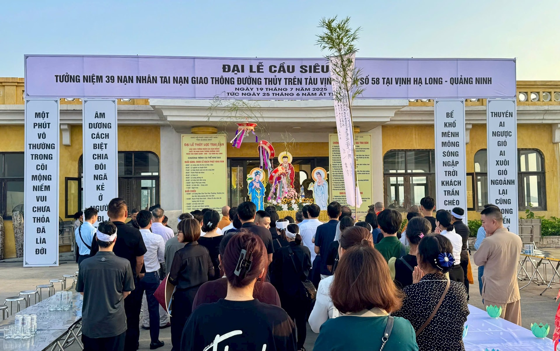 Quảng Ninh: Tổ chức Đại lễ cầu siêu tưởng niệm nạn nhân tử vong trong vụ lật tàu- Ảnh 1.