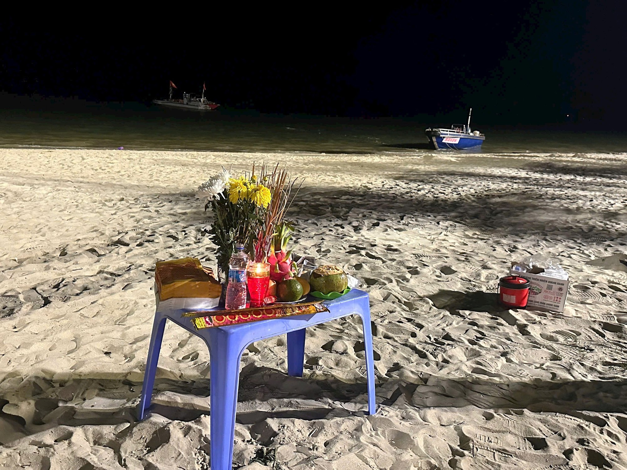 Vụ bố đi tắm biển rồi mất tích, con đứng trên bờ đợi cả tối ở Quảng Ninh: Tìm thấy thi thể người bố- Ảnh 2.