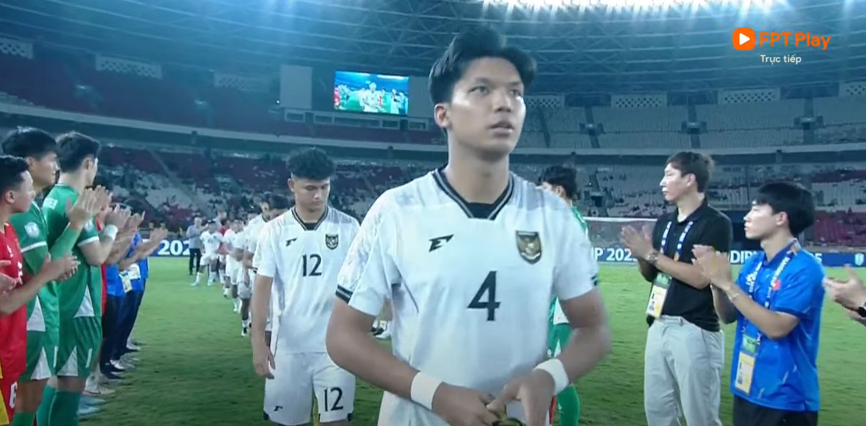 Ứng xử cực fair-play với Indonesia và Thái Lan, U23 Việt Nam nhận được nhiều lời khen ngợi- Ảnh 1.