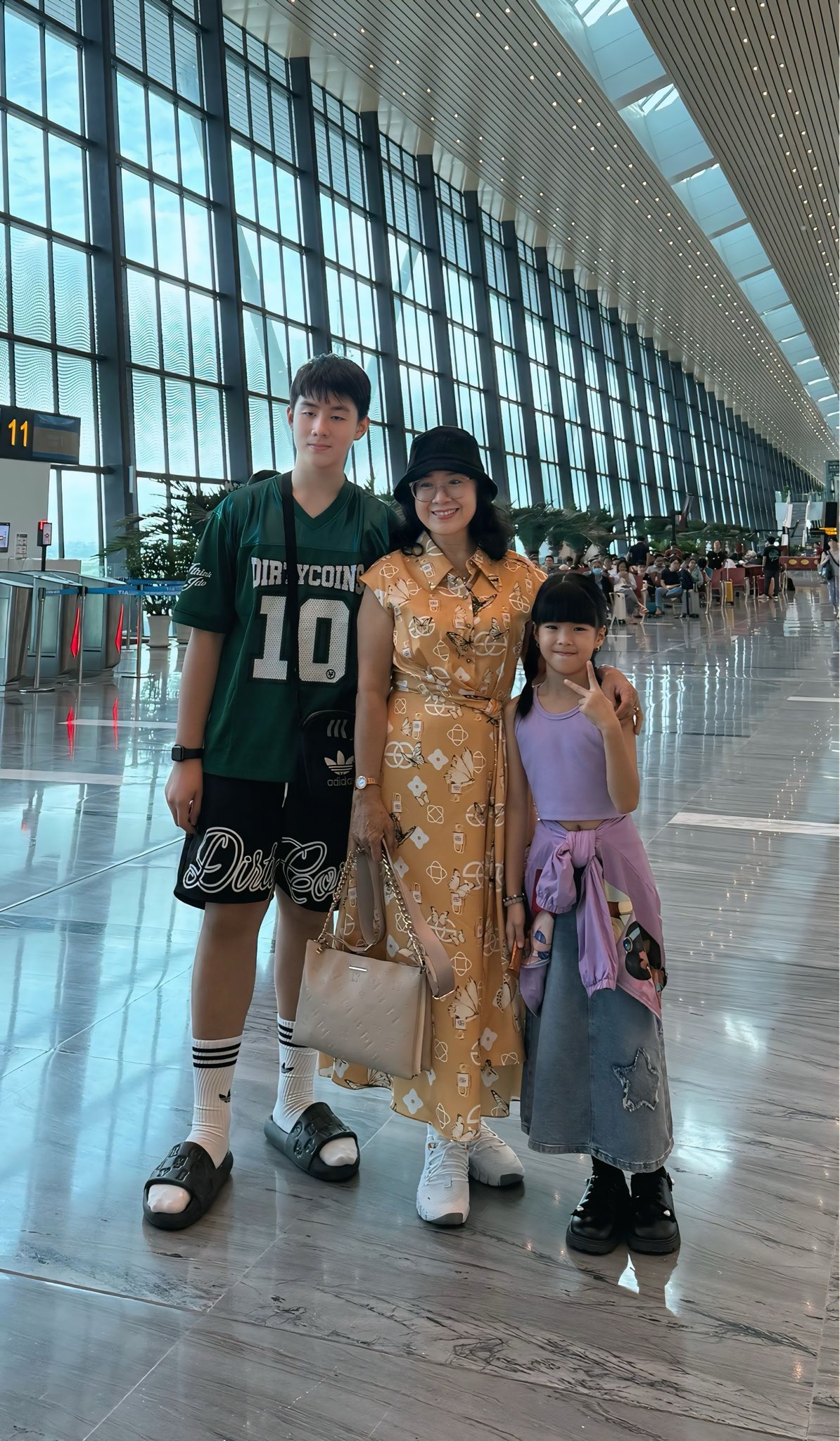 Con trai Lê Phương cao gần 1,8m, vẻ ngoài điển trai tựa nam thần- Ảnh 1.
