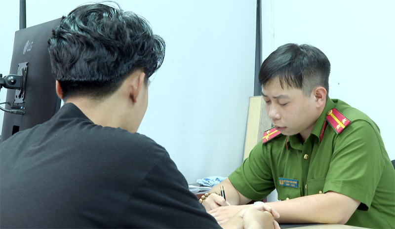Rùng mình loạt kịch bản "bắt cóc online": Nữ sinh bị ép cởi quần áo để "chứng minh vô tội"- Ảnh 1.