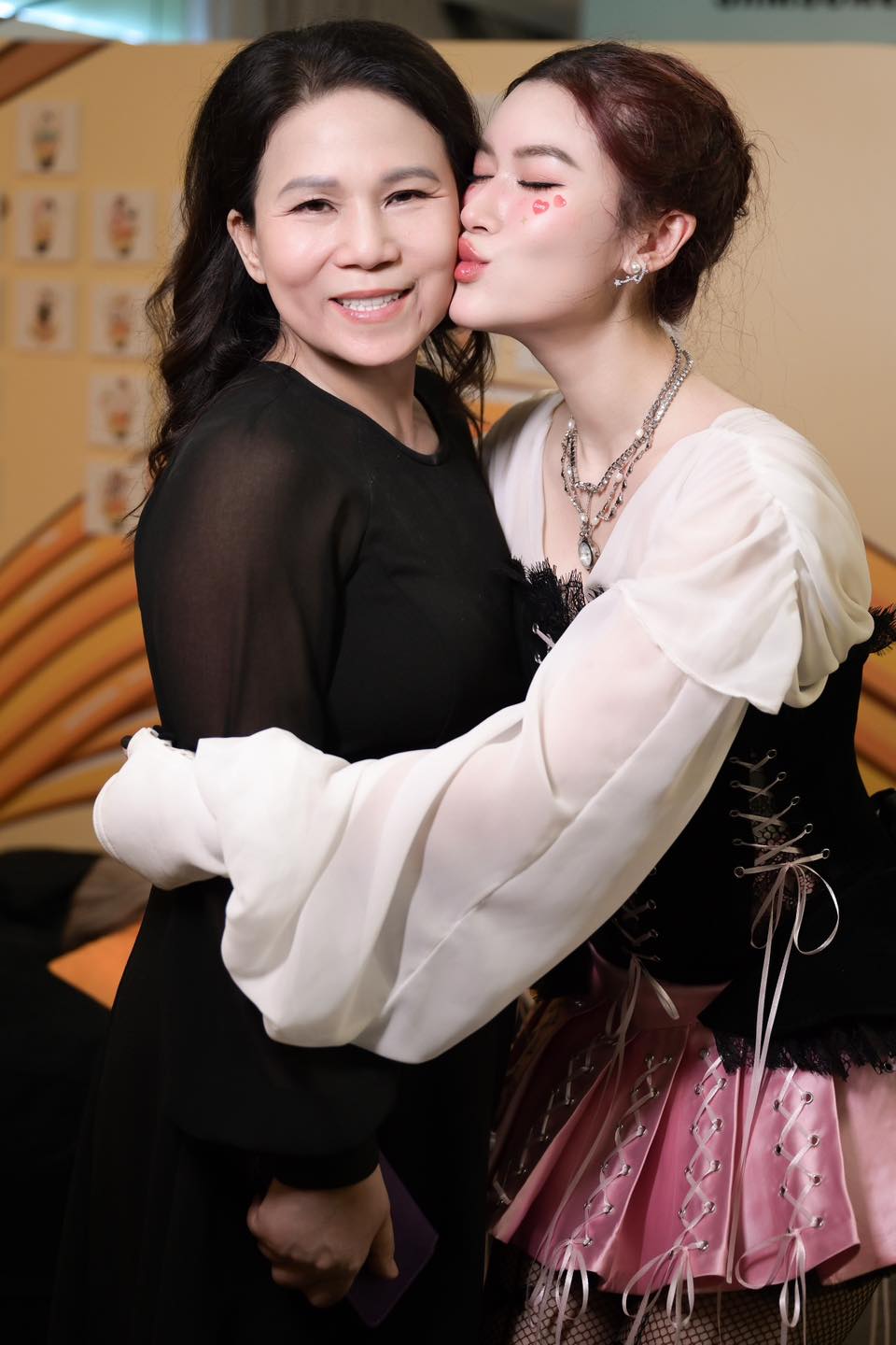 Ngọc Thanh Tâm giàu cỡ nào mà netizen đòi 