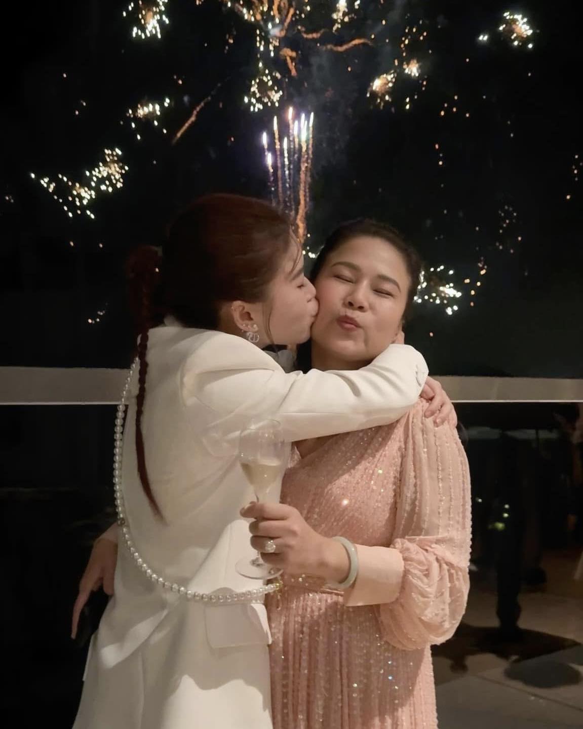 Ngọc Thanh Tâm giàu cỡ nào mà netizen đòi 