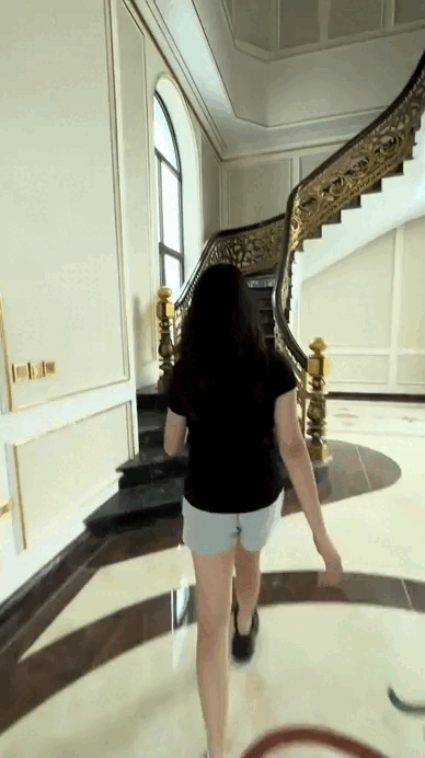 Clip 1 phút khoe 