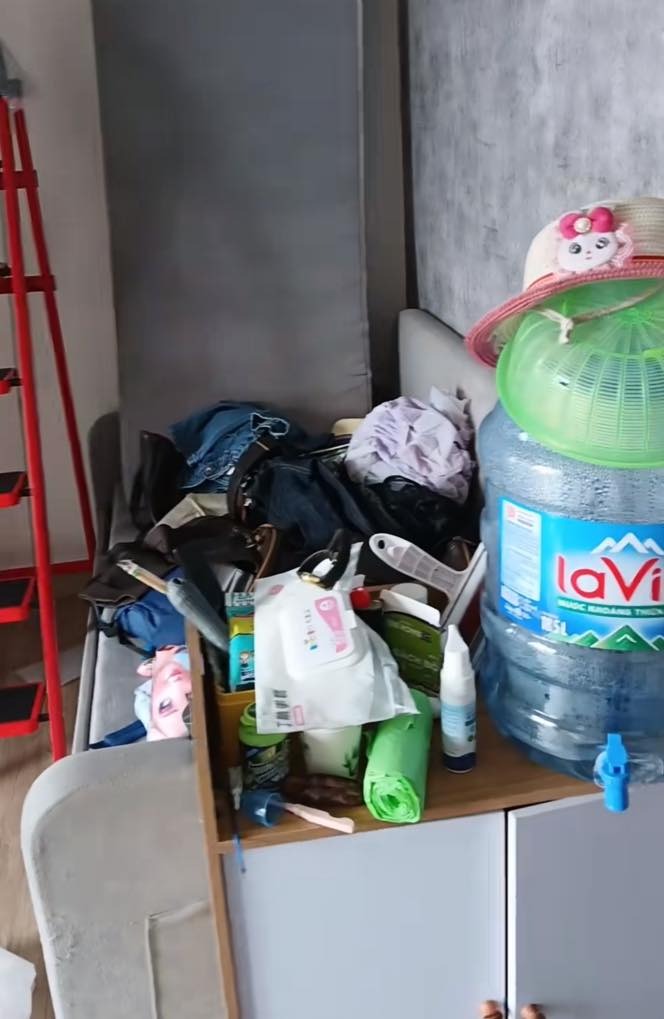 Người mẹ chán nản khi thấy con trai và con dâu Người mẹ chán nản khi thấy con trai và con dâu
