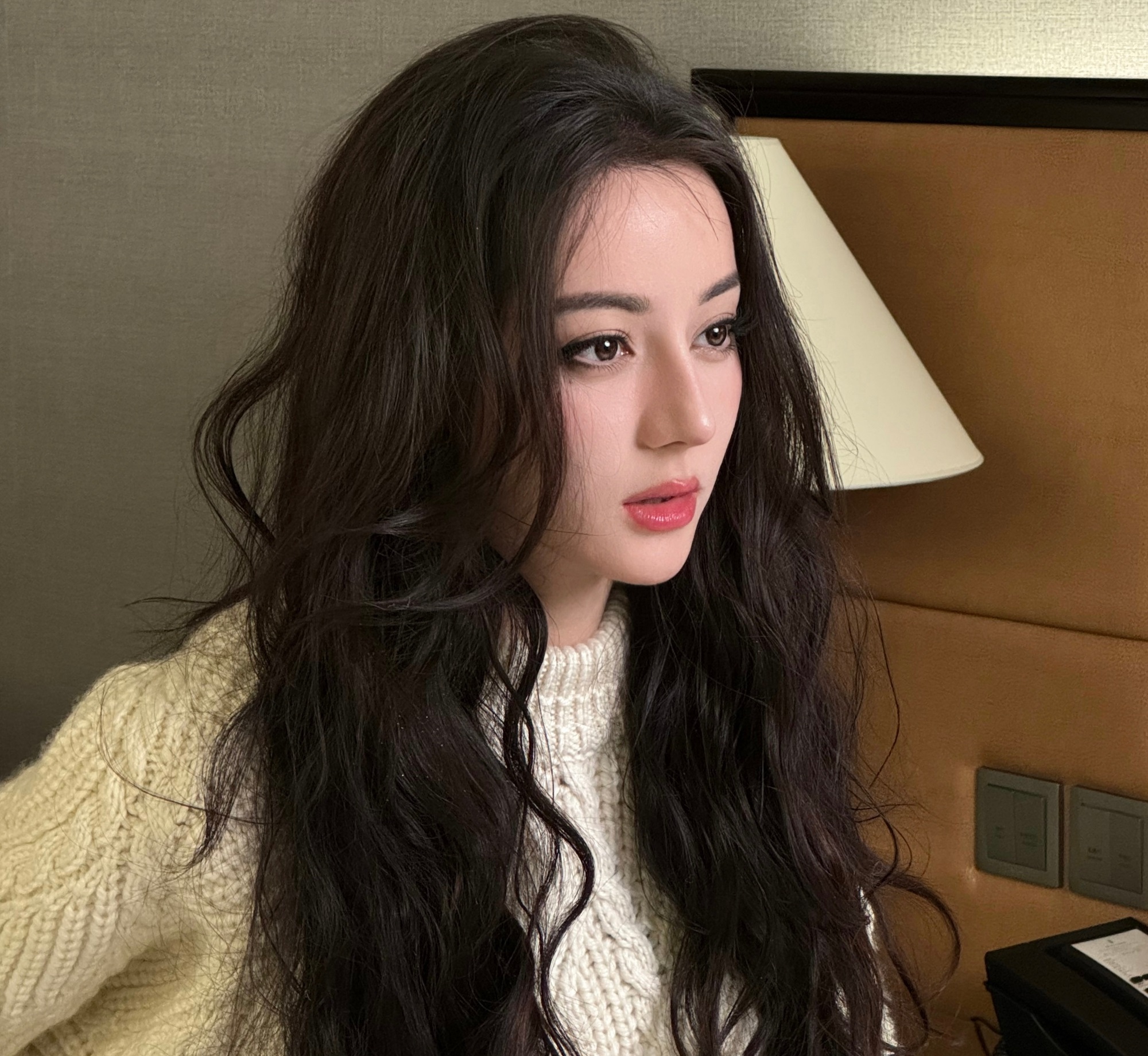 Phim mới chiếu 11 phút đã chiếm top 1 rating cả nước, nữ chính đẹp tới nỗi khiến cả showbiz phải cúi mình- Ảnh 5. Phim mới chiếu 11 phút đã chiếm top 1 rating cả nước, nữ chính đẹp tới nỗi khiến cả showbiz phải cúi mình- Ảnh 5.