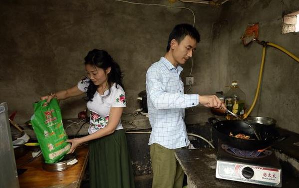 Chàng trai 23 tuổi quyết cưới mẹ đơn thân 46 tuổi, bố mẹ "khóc như mưa"- Ảnh 4.