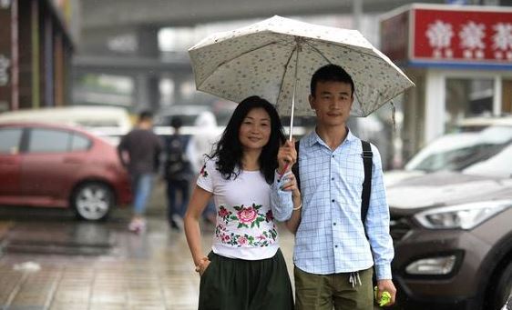 Chàng trai 23 tuổi quyết cưới mẹ đơn thân 46 tuổi, bố mẹ "khóc như mưa"- Ảnh 2.