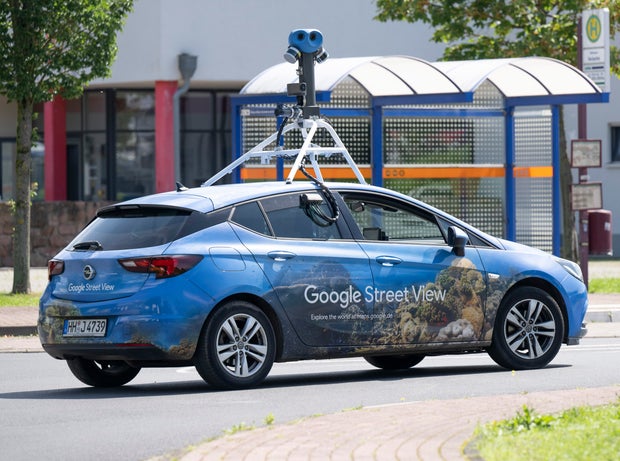 Chuyện người đàn ông … lộ mông trên Google Street View: Google cãi là tường nhà ông này hơi thấp, vẫn phải bồi thường hơn 300 triệu VND- Ảnh 1. Chuyện người đàn ông … lộ mông trên Google Street View: Google cãi là tường nhà ông này hơi thấp, vẫn phải bồi thường hơn 300 triệu VND- Ảnh 1.