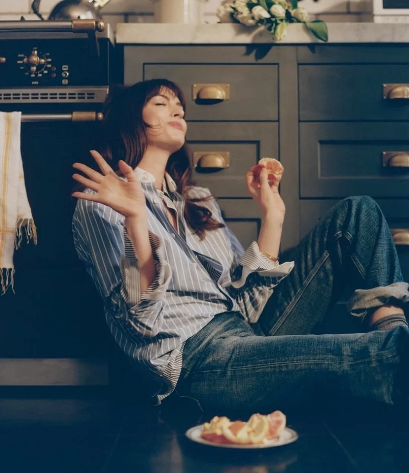 Anne Hathaway ở tuổi 42 vẫn đẹp đỉnh, ngoài việc uống 2 thìa dầu ô liu mỗi tối thì cô còn làm điều này 365 ngày- Ảnh 11.