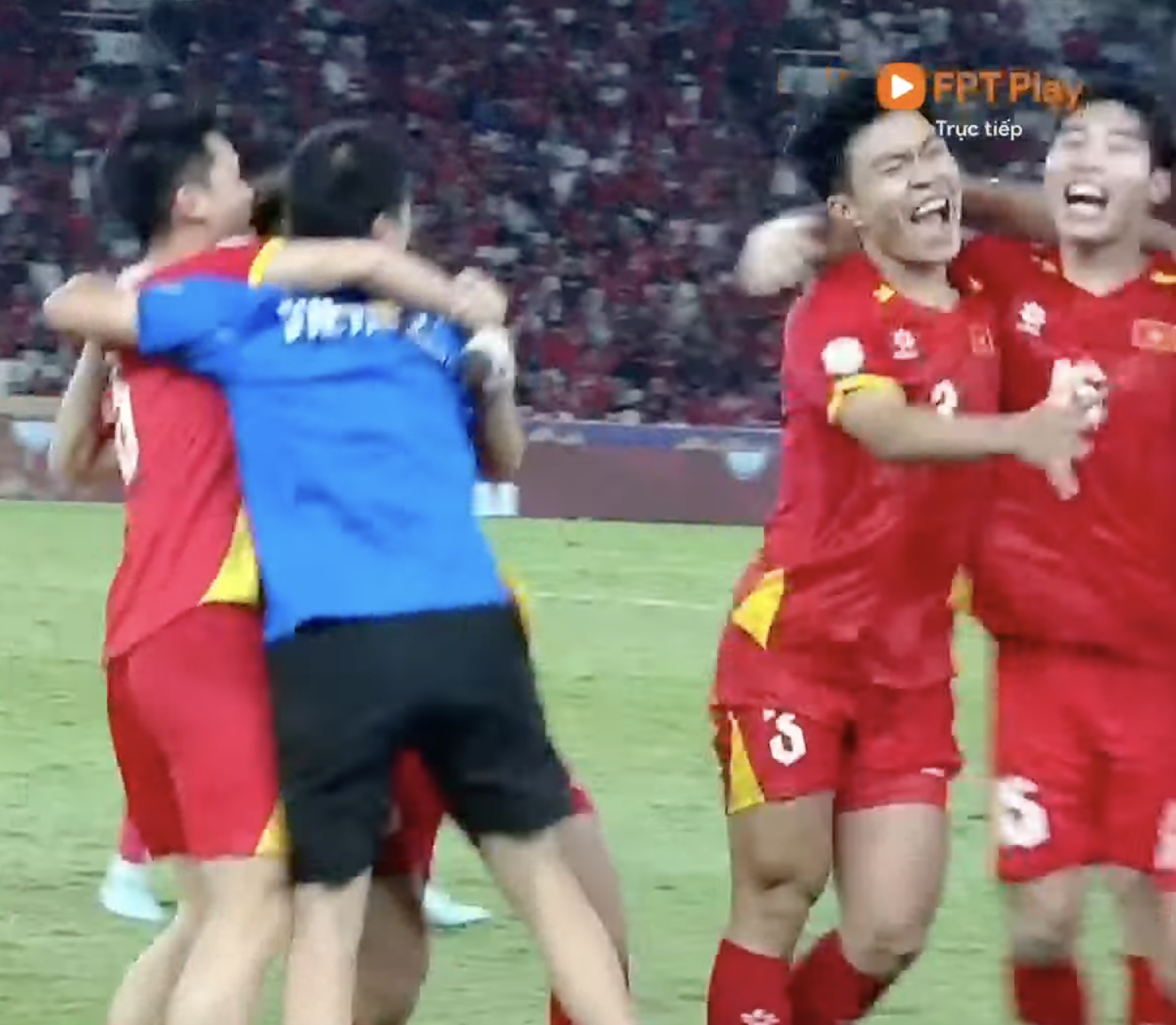 U23 Việt Nam ăn mừng cảm xúc lên ngôi vô địch U23 Đông Nam Á 2025, "kỳ phùng địch thủ" Indonesia rơi nước mắt uất nghẹn- Ảnh 7.